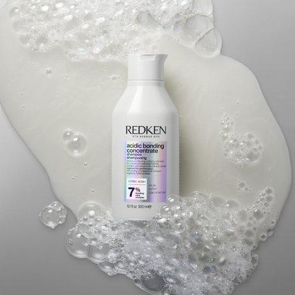 Redken Acidic Bonding Concentrate Shampoo Texture Flatlay